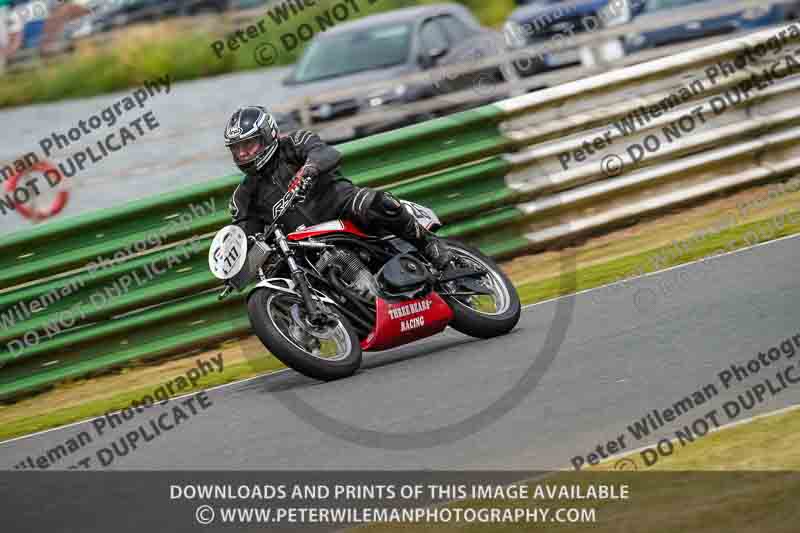 Vintage motorcycle club;eventdigitalimages;mallory park;mallory park trackday photographs;no limits trackdays;peter wileman photography;trackday digital images;trackday photos;vmcc festival 1000 bikes photographs